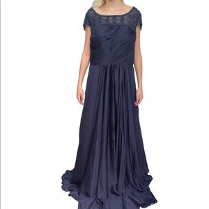 Custom made dress. No size so see measurements. To me it’s about a size 12.